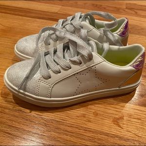 *NEW* Steve Madden girls sneakers. Size 2